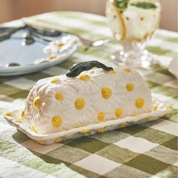 Anthropologie "Butter dish in daisies"  NWT - Picture 1 of 4